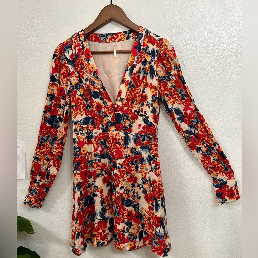 Free people dress side zipper for great fit. Side zipper,covered buttons. 2 - Picture 2 of 13
